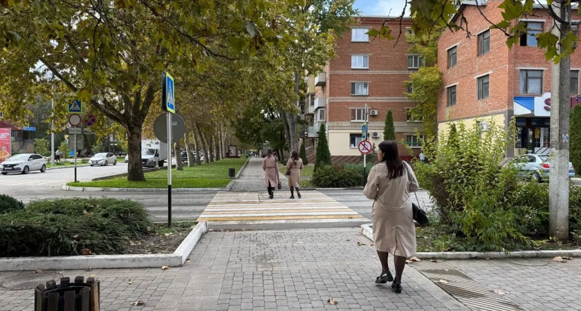 Безнадёжно устарели: 7 вещей на осень, которые носят только россиянки. Их уже пора выкинуть