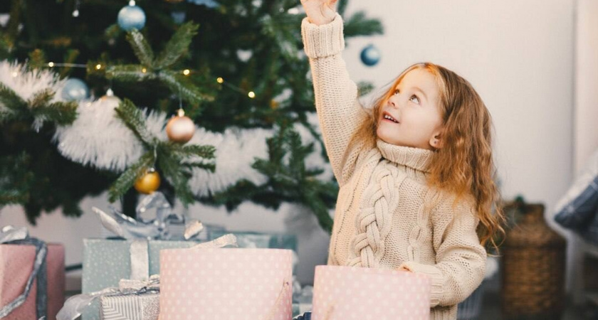 В Новороссийске мэрия готовит детям новогодние подарки: кто получит и куда обращаться 