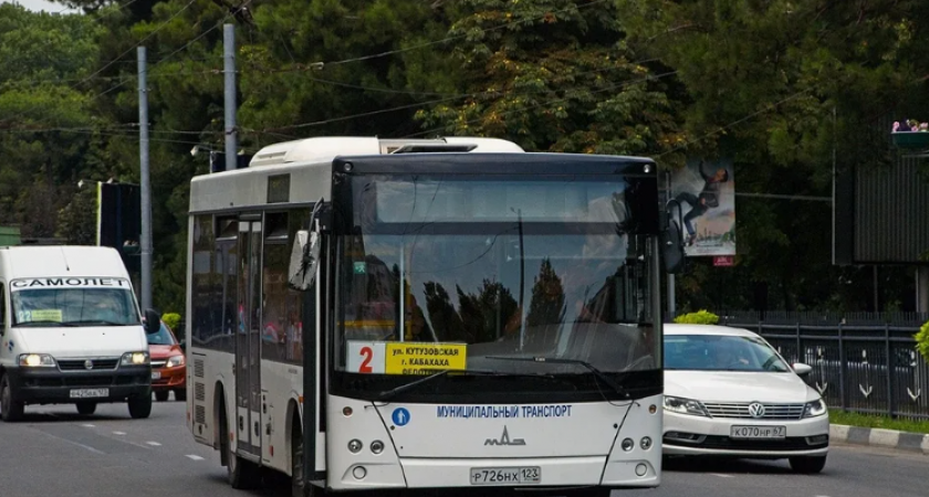 В Новороссийске началась замена душных маршруток на вместительные автобусы: перечень пилотных маршрутов 