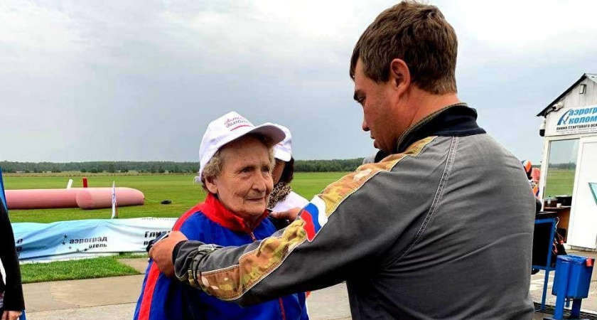 В Краснодарском крае 70-летняя пенсионерка рискнула прыгнуть с парашютом