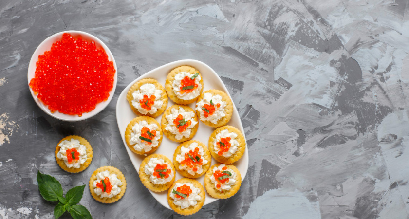 Готовьте сразу двойную порцию: три вкусных варианта начинки для тарталеток на праздничный стол