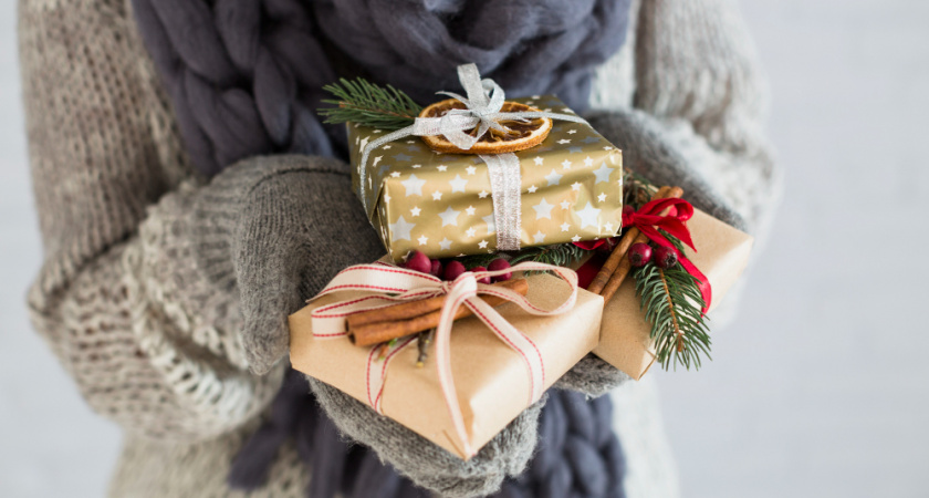 Антиподарки: что лучше никогда не дарить в Год Красной Огненной Лошади мужчинам и женщинам