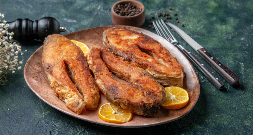 Нужно ли на самом деле накрывать рыбу крышкой во время жарки - запомните на всю жизнь это простое правило