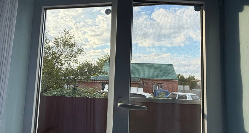 Конденсата на окнах больше нет: положила на подоконник и через 2 часа проблемы не стало