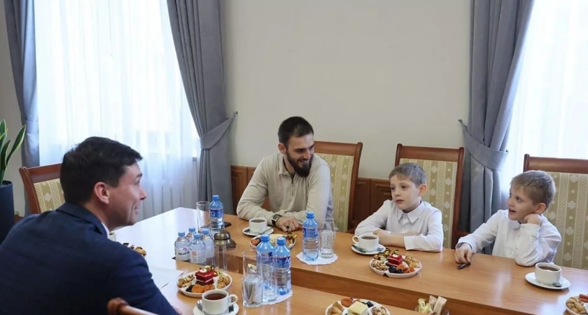 Урок вместо наказания: братья, пожарившие еду на Вечном огне, побывали на экскурсии по местам боевой славы Новороссийска