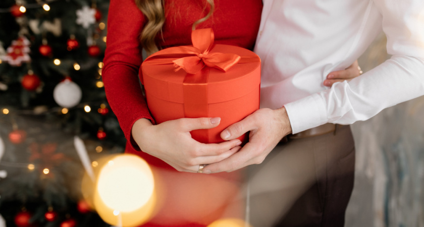 Большинство россиян потратили на новогодние подарки до 10 тысяч рублей
