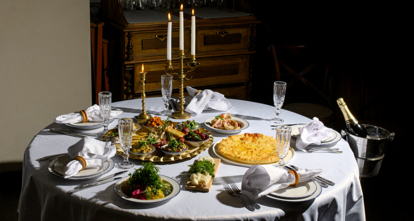 Курорт Абрау-Дюрсо приглашает встретить Новый год в ресторане «Вилла Роз»!  