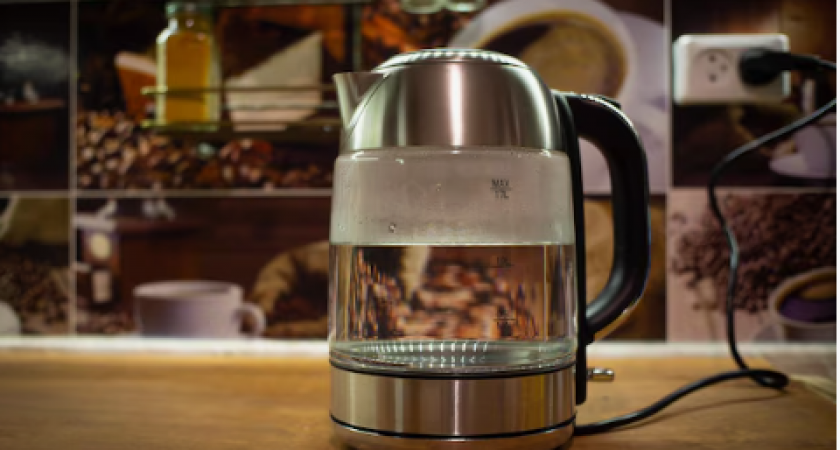 Эксперт назвал единственный надежный способ избавить новый чайник от токсичного запаха - проверенный лайфхак