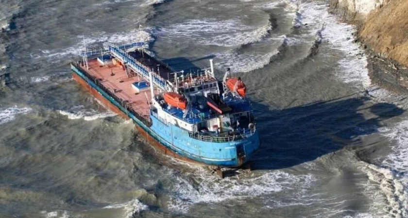 Суд обязал владельца затонувшего нефтяного танкера «Волгонефть-212» выплатить 49,5 миллиарда рублей за разлив мазута в Черном море