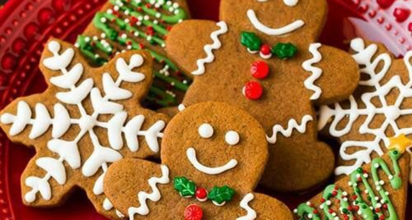 Три самый простых рецепта вкусного новогоднего печенья: от классического имбирного до изысканного миндально-апельсинового