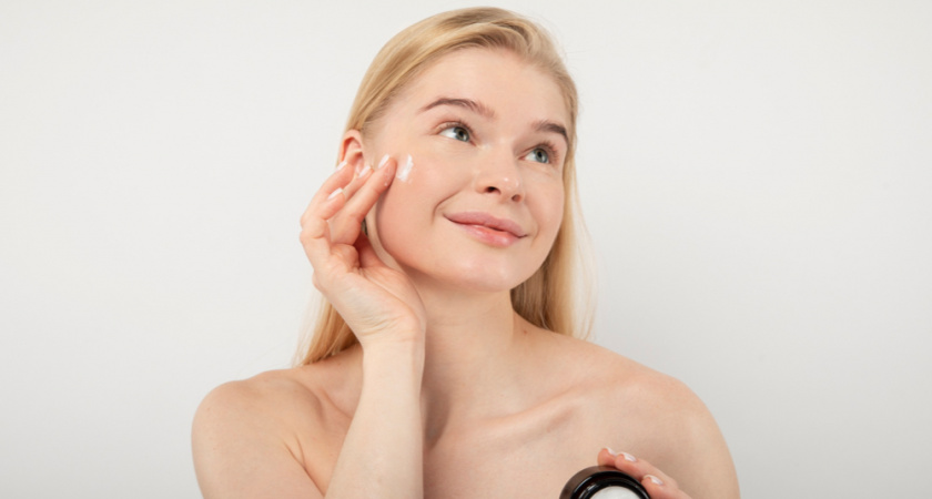 Морщины тают, как снег: это природное средство восхитительно осветляет кожу и возвращает ей фарфоровое сияние