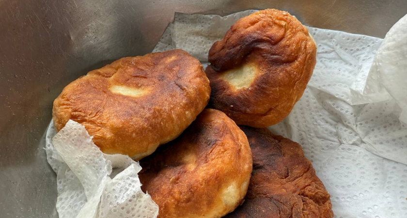 Не знаю, кто придумал такой рецепт, но вкуснее пирожков не пробовала: семейный хит, который разлетается мгновенно  