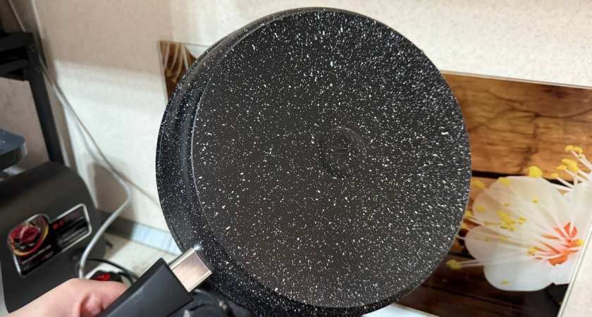 Вернула сковородкам первоначальный вид за 10 минут: кипячу с этим средством - нагар отстаёт пластами 