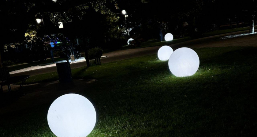 Сквер Чайковского засиял: в сердце Новороссийска появился новый арт-объект