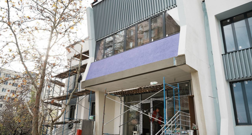 В Новороссийске идет капитальный ремонт молодежного центра 