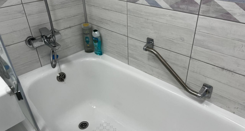 Разводим 50 гр. — и ванна сияет даже в темноте: ни ржавчины, ни налета — проверенный годами лайфхак