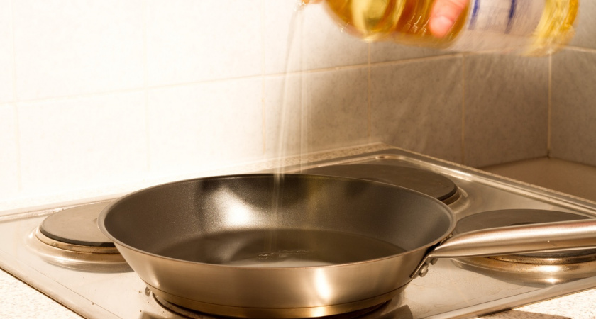 Как жарить картошку, чтобы хрустела и не превратилась в кашу: подробный рецепт от шеф-повара  