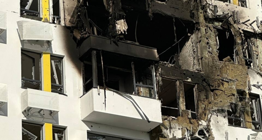 «Нас бросили!»: жильцы домов, пострадавших при атаке беспилотников на Новороссийск, продолжают жить без окон и без выплат 