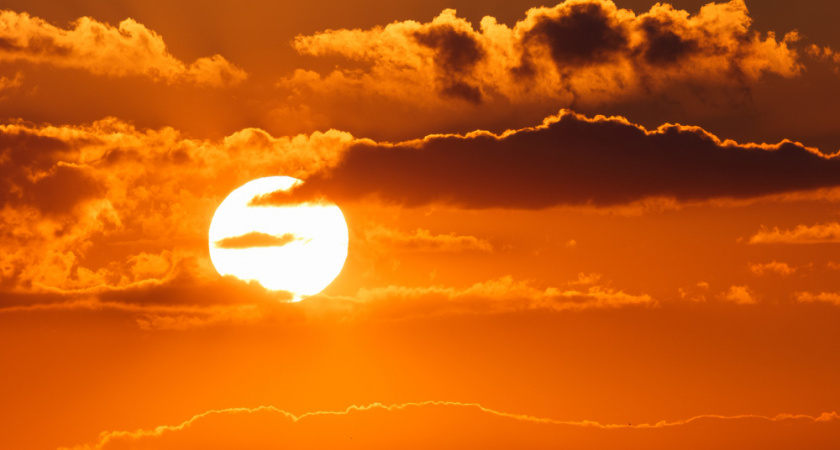 Жители Кубани смогут увидеть на Солнце пятна в виде Деда Мороза в упряжке 