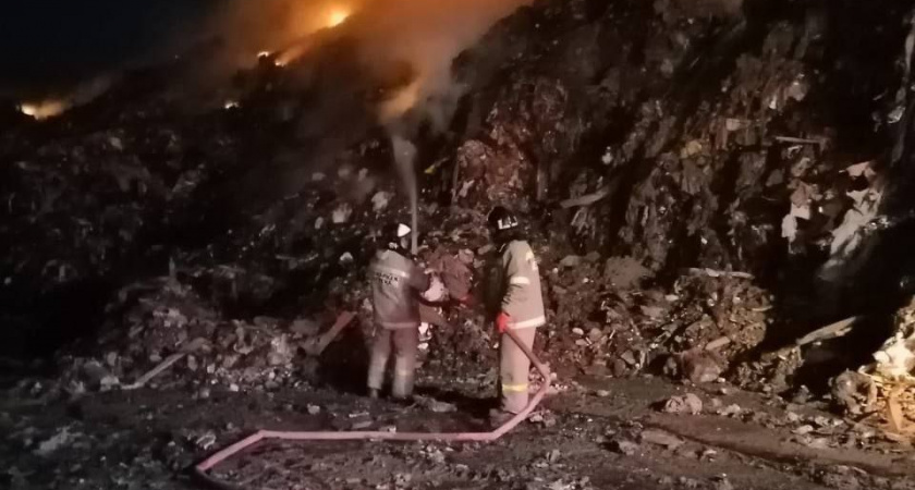 Ветер раздувает пламя: на Щелбе усилилось возгорание мусорного полигона