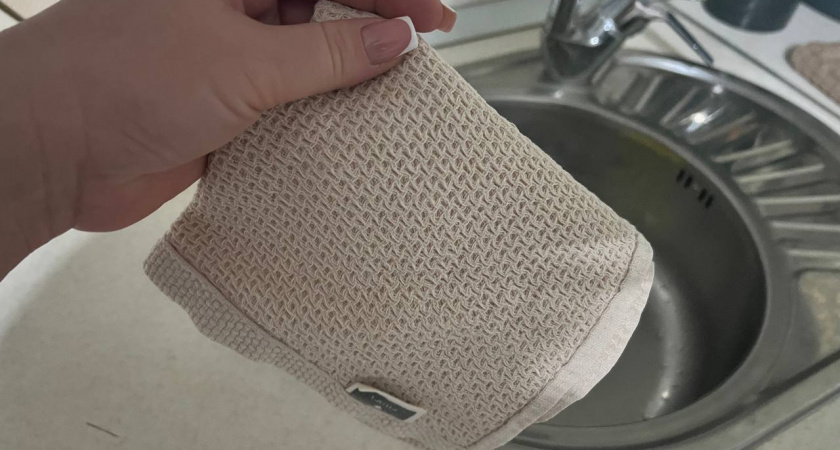 Восстанавливаю заляпанные кухонные полотенца без стирки: использую модную технологию — свежие за 10 минут  