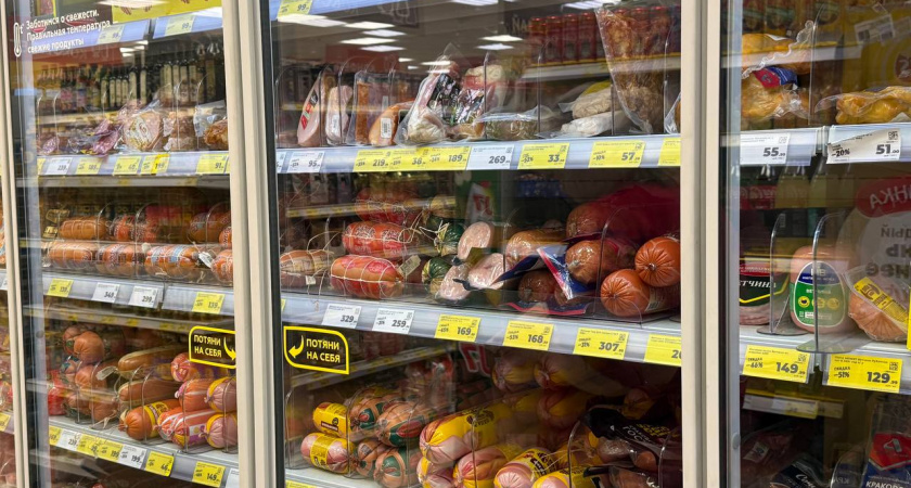 Покупайте только такую: россиянам сказали, как определить качественную колбасу