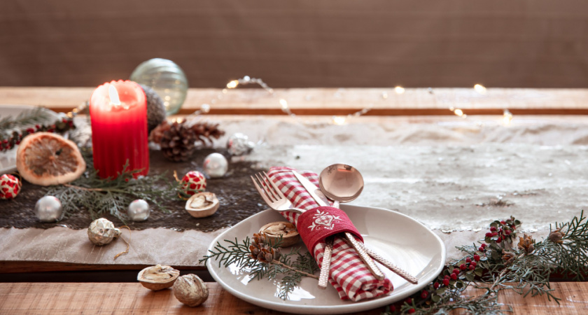 Что россияне ставили на новогодний стол: неожиданные фавориты и исчезающие традиции