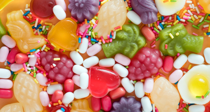 Когда дети просят конфет, вооружаюсь стаканом любого варенья и через 20 минут готов полезный мармелад