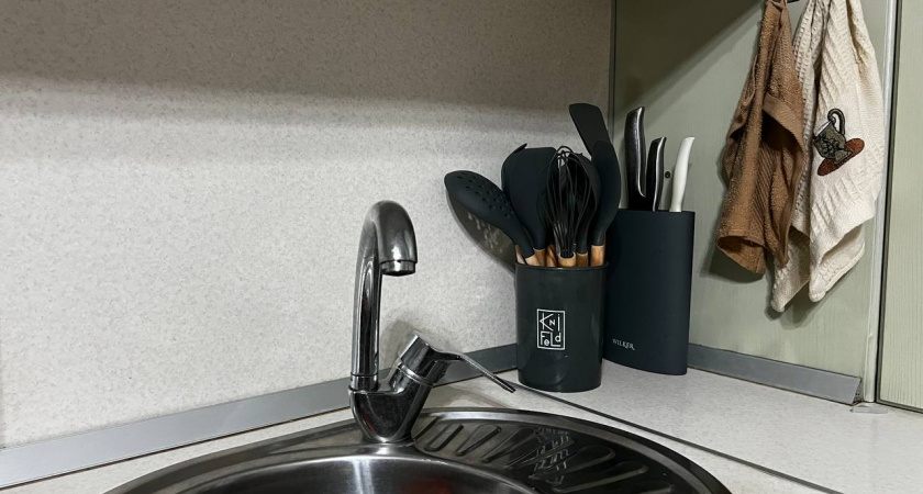 1 литр и 3 ложки: Мой слив раковины больше никогда не воняет - совет старого сантехника