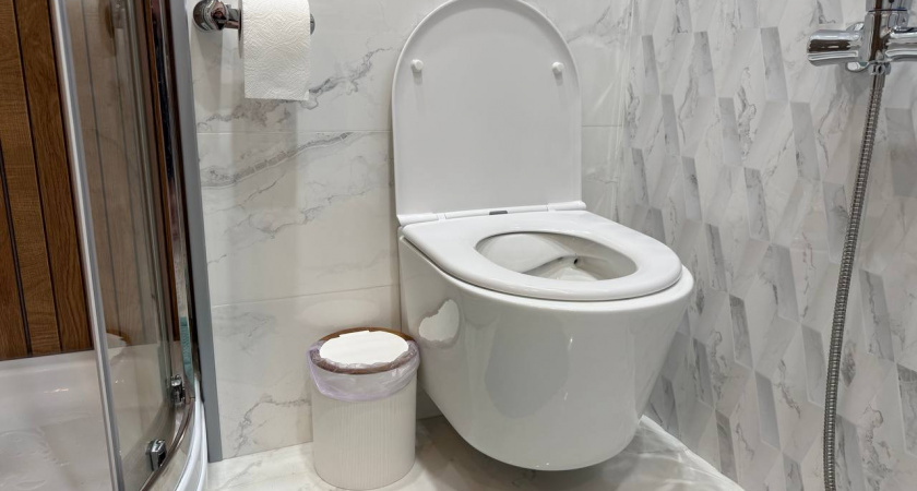 Эти 7 ложек "счастья" очистят унитаз до фееричного блеска — свекруха гордится и в пример ставит