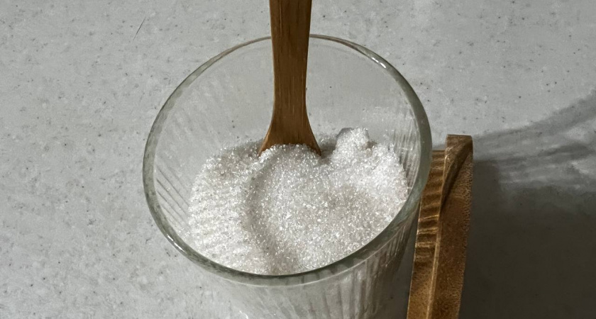 Перед покупкой сахара внимательно изучаю его состав: всего одно слово, но какая разница во вкусе и наличии химии