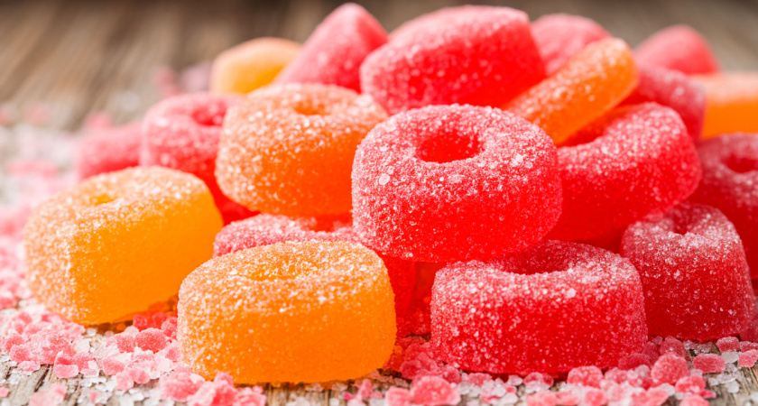 Когда дети просят вкусных конфет, беру стакан любимого варенья и через 20 минут готов полезный мармелад