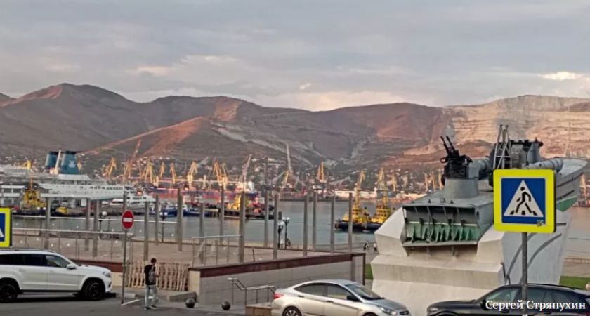 В Новороссийске кафе, загораживающее вид на памятник «Торпедный катер» на городской набережной, строится без разрешения властей