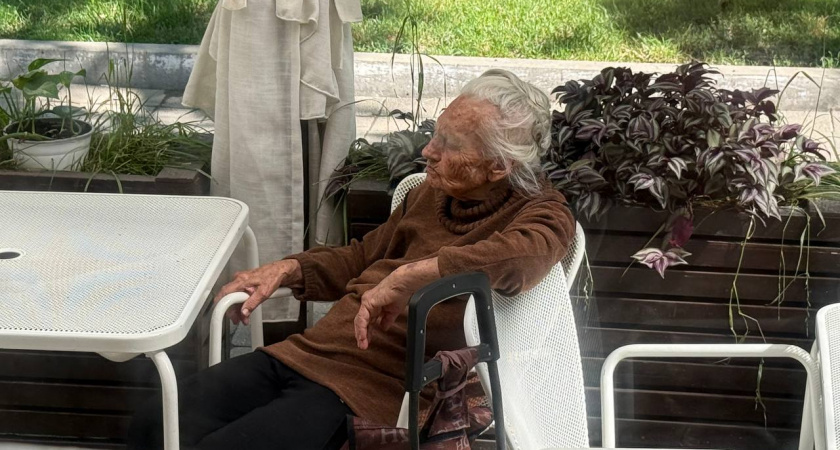 «Плачут даже седые». Мудрое стихотворение Дементьева, которое перевернёт ваше представление о старости