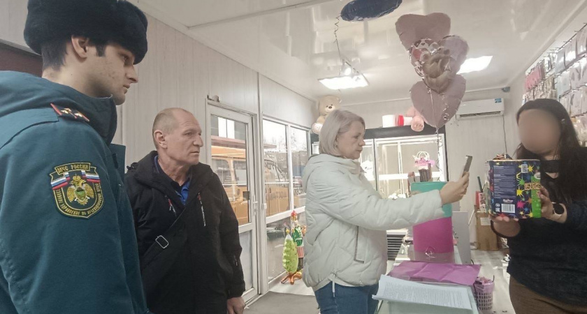 В Новороссийске проверяют точки по продаже пиротехники: горожанам не рекомендуют запускать фейерверки в новогодние праздники