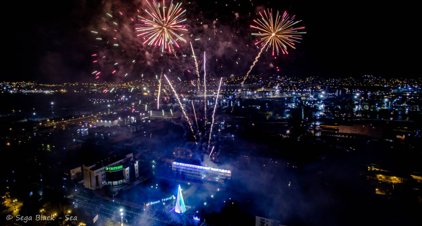 Новороссийск встретит Новый год без массовых мероприятий и праздничного фейерверка 