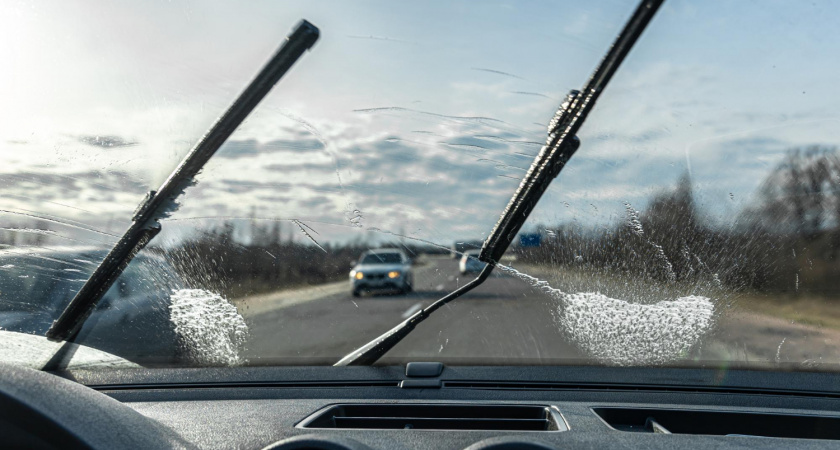 Не покупайте новые дворники: 2 минуты – и идеальный прижим к стеклу обеспечен: простецкий способ