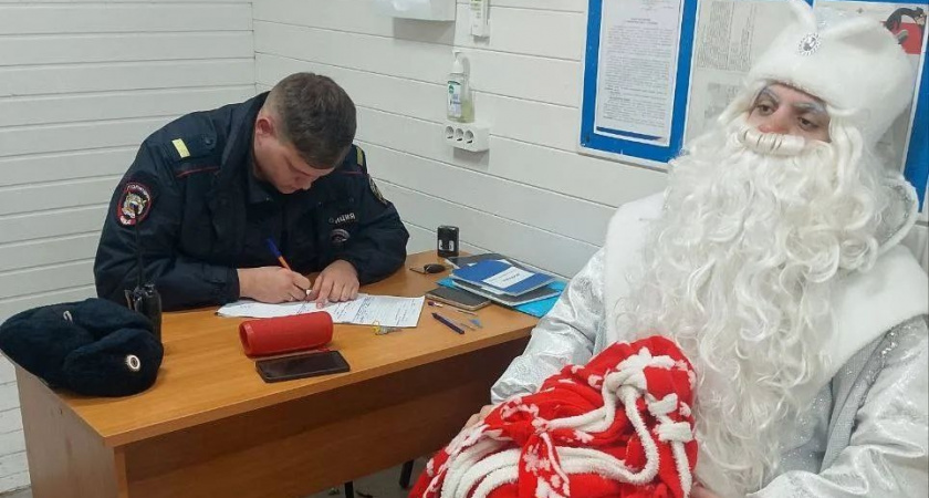В Анапе задержали Деда Мороза за незаконный сбор платы за фото 
