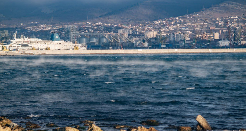 В Новороссийске парит море: фотограф запечатлела красивое природное явление  