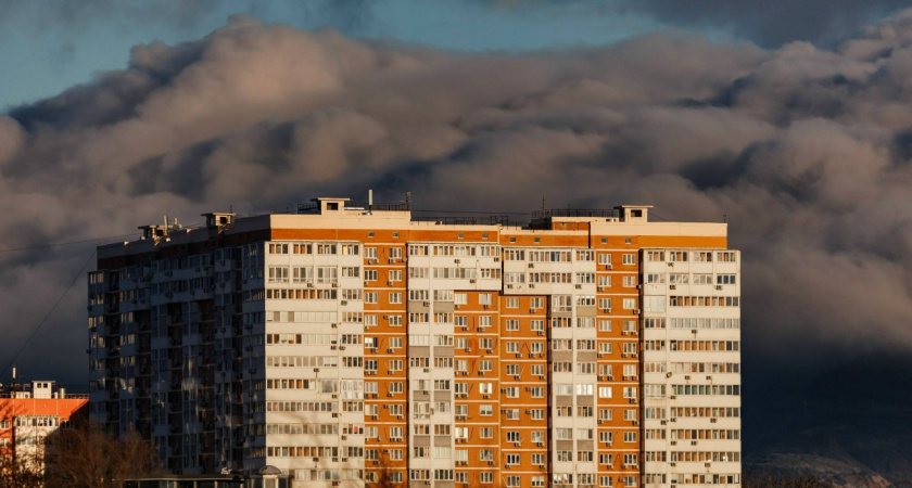 Густая «борода» окутала горы в Новороссийске: шикарный снимки чарующего природного явления  