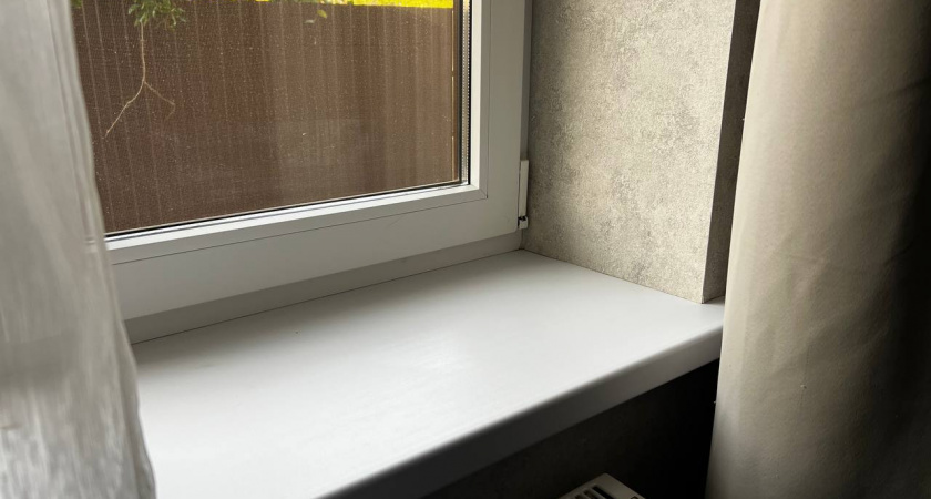 Подоконник больше не сквозит даже при лютом минусе за окном: справился даже без опыта – подробный алгоритм