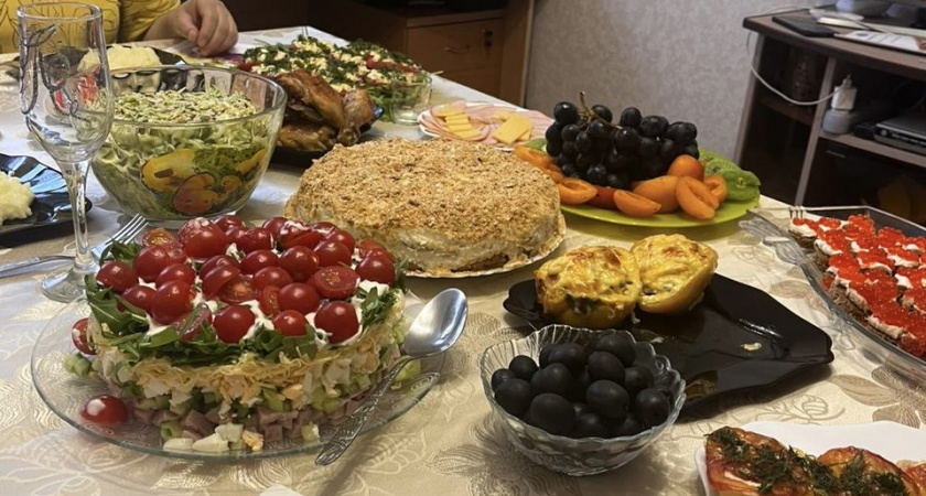 Чтобы привлечь удачу Огненной Лошади, необходимо поставить на новогодний стол-2026 эти блюда