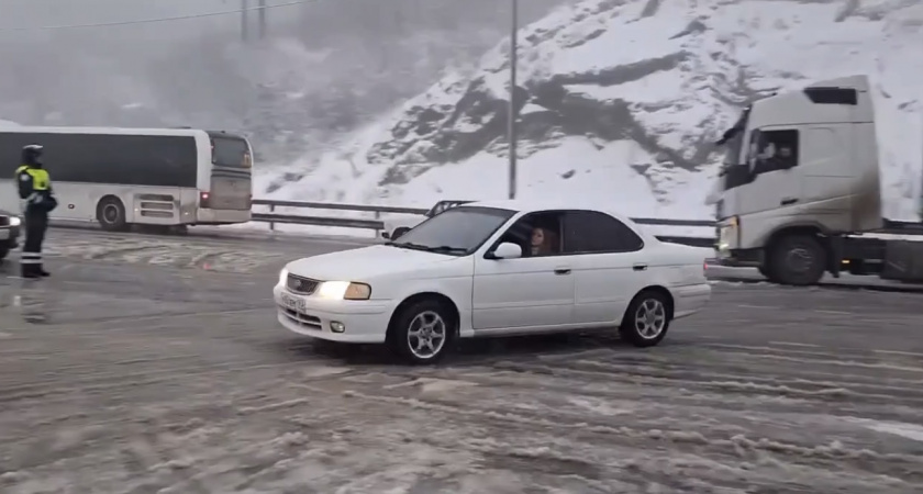 Дорожный коллапс: гигантская пробка сковала все въезды в Новороссийск