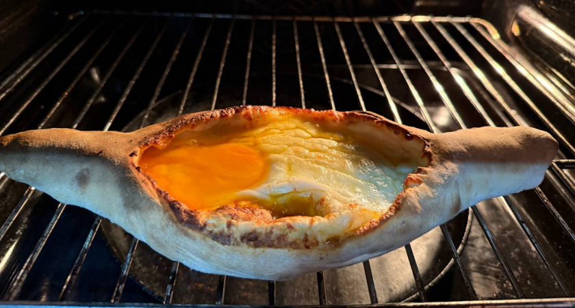 Эти ленивые хачапури просто огонь! Лепёшки с копчёной грудкой и сыром — в разы вкуснее любой пиццы и пирожков