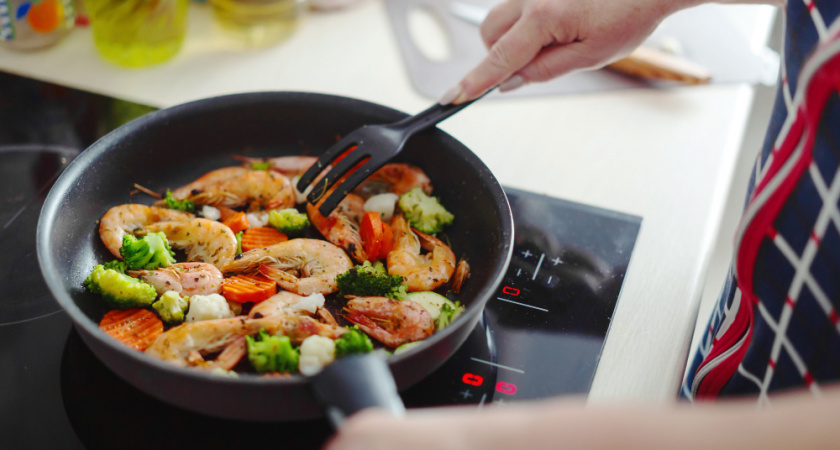 Узнала в 40 лет и обалдела: На сковороде можно жарить без масла - понадобится всего 1 овощ  