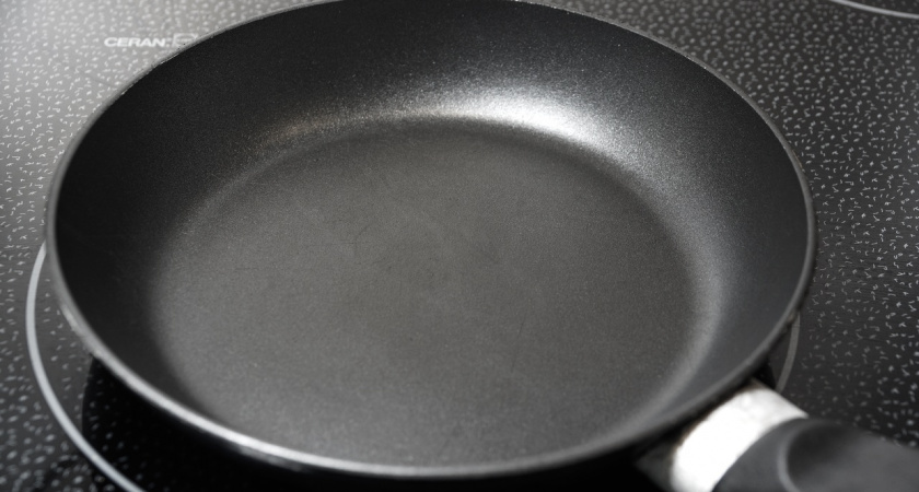 Узнала в 40 лет и обалдела: На сковороде можно жарить без масла - нужен этот овощ