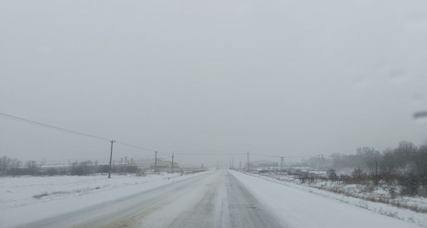 На въезде в Новороссийск введены временные ограничения для проезда грузовиков, из-за гололеда