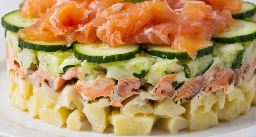 Рыбка, картошка и огурчики: готовлю за 10 минут этот обалденный салат всегда — даже повод не нужен