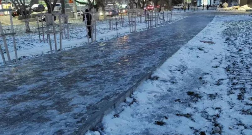 «Ноги можно переломать!»: новороссийцы жалуются на «адский гололед на улицах и во дворах