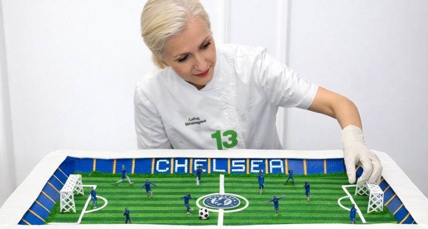 Жительница Новороссийска вместе с командой кондитеров из семи регионов страны приготовила торт-стадион для сына Плющенко и Рудковской